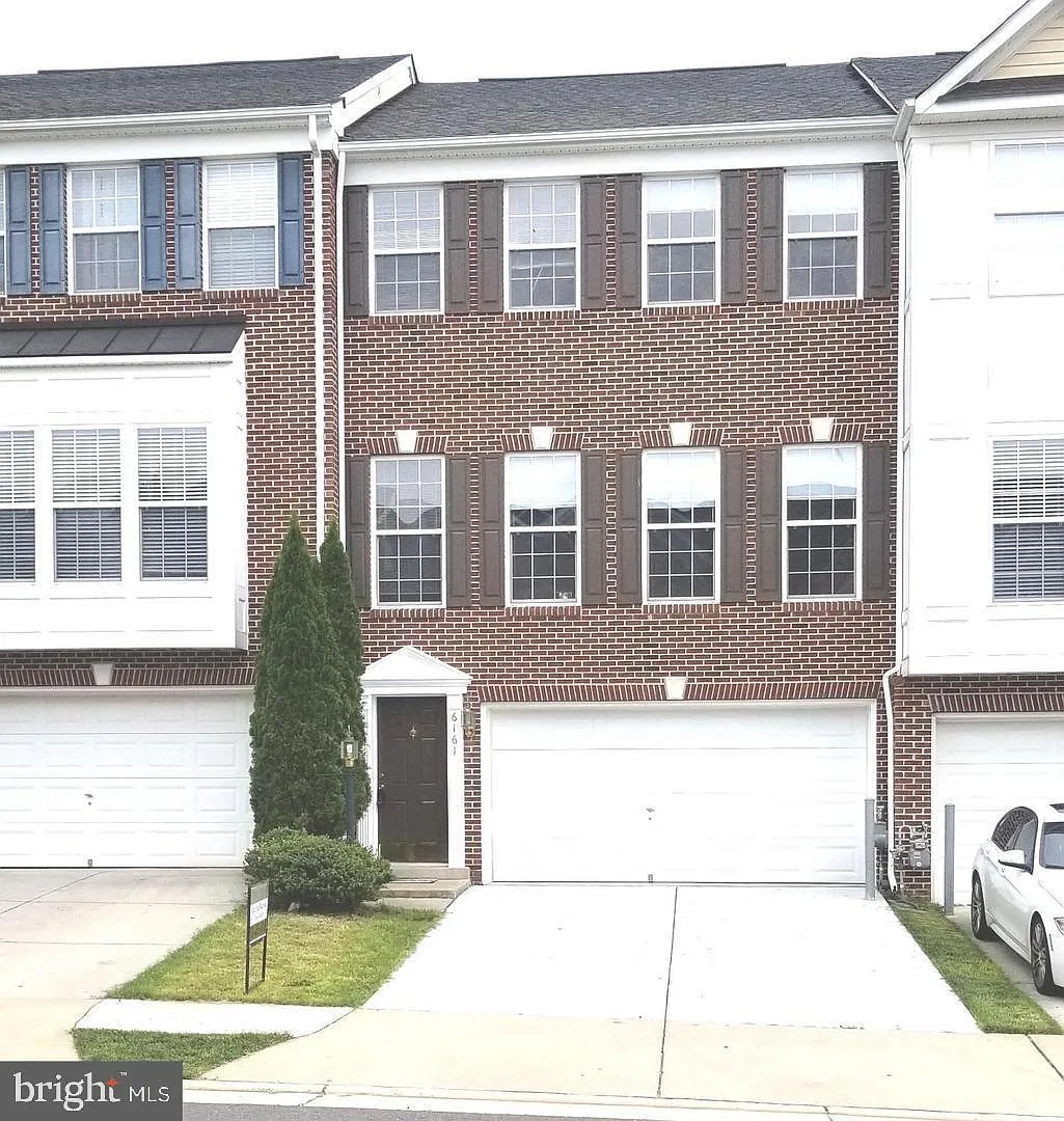 3 bed, 3.5 bath, 2595 sqft, $3,200 — Photo 1