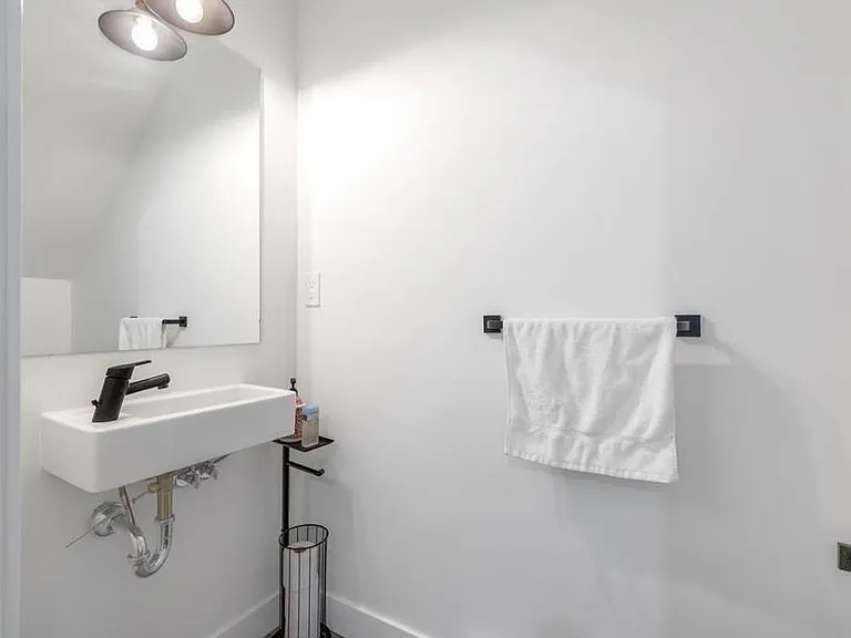 707 Robinson St #108 — Photo 20