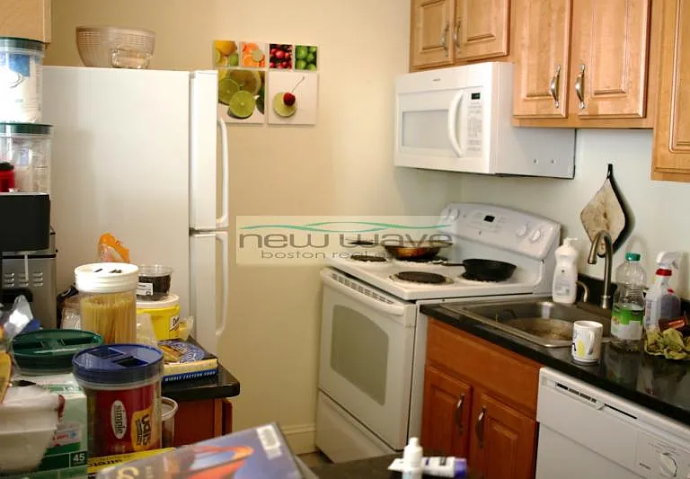 51 Queensberry St #5 — Photo 4