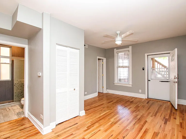 2040 W Charleston St #1R — Photo 4