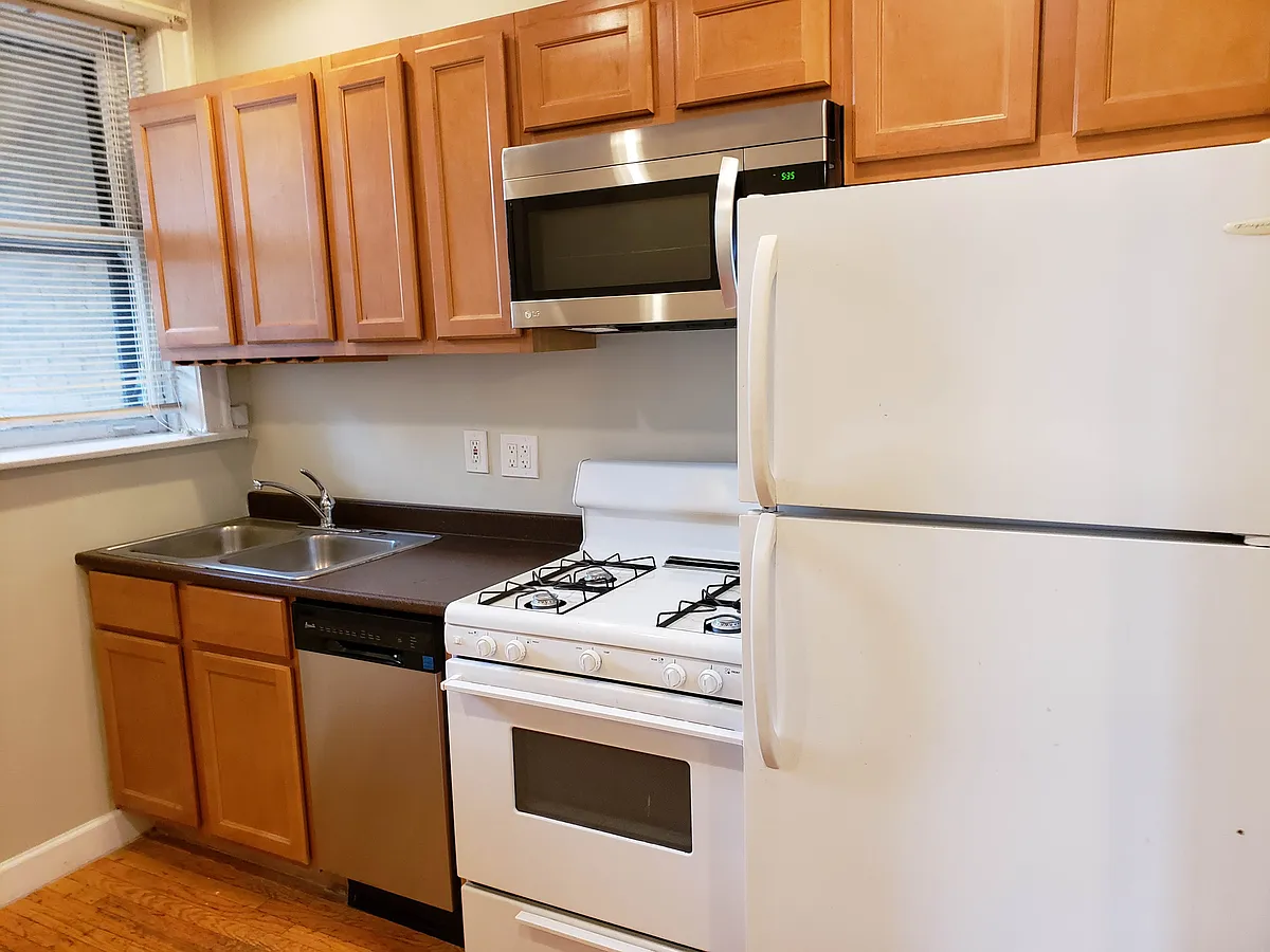 Building Photo - 6964 N Ashland Blvd #1S