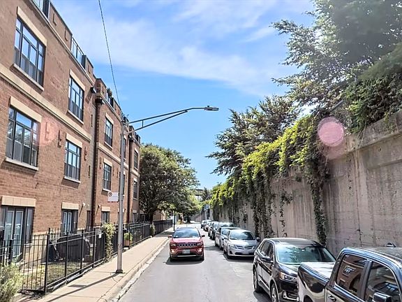 3rd image of 2300 W Bloomingdale Ave #1B