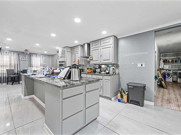 5th image of 488 Allana Ct