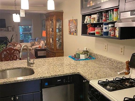 3rd image of 3 Hickory Ln Unit 3