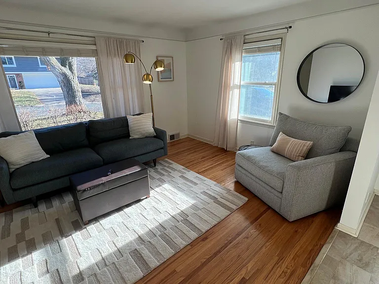 424 Tyler Ave S — Photo 9