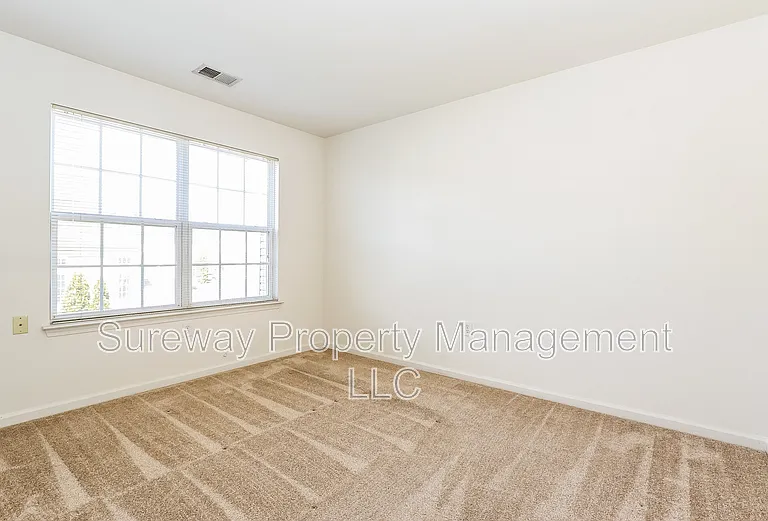 158 Chancellor Dr — Photo 14
