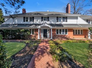 768 Plandome Rd, Manhasset, NY 11030