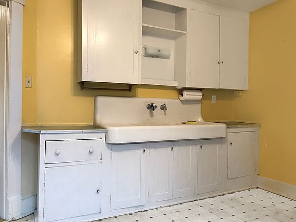 4th image of 162 N Sandusky St