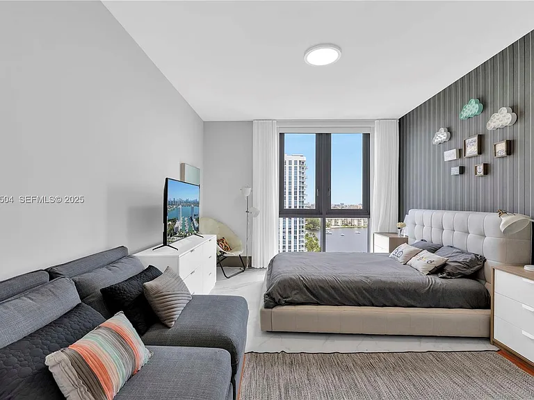 17111 Biscayne Blvd #1709 — Photo 24