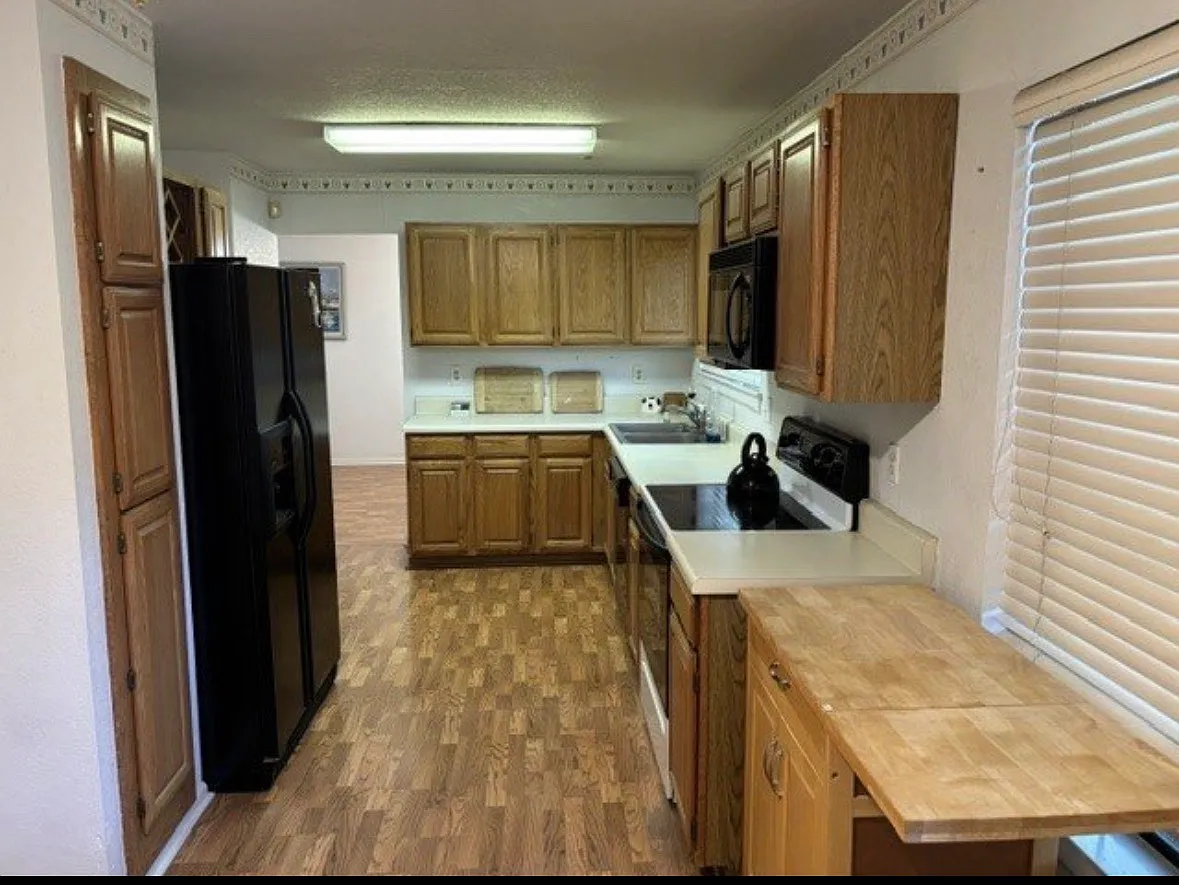 3 bed, 2.5 bath, 1588 sqft, $2,300 — Photo 3