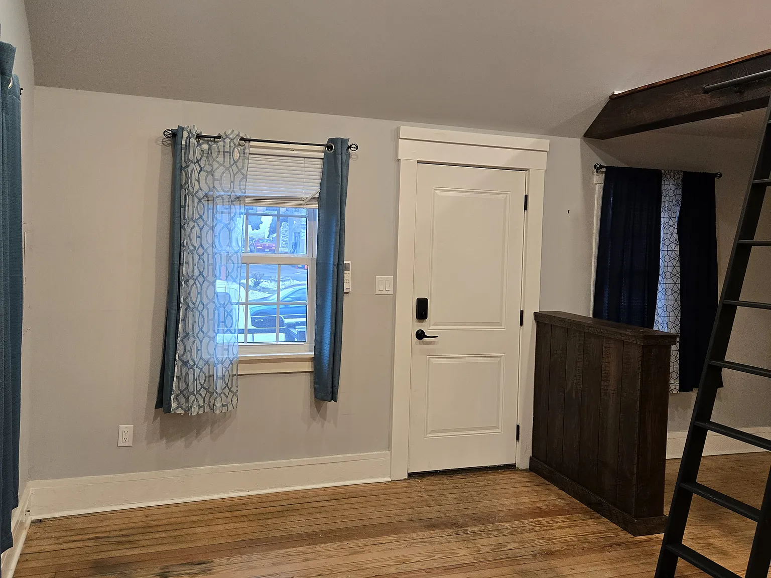 302 Linden St — Photo 3