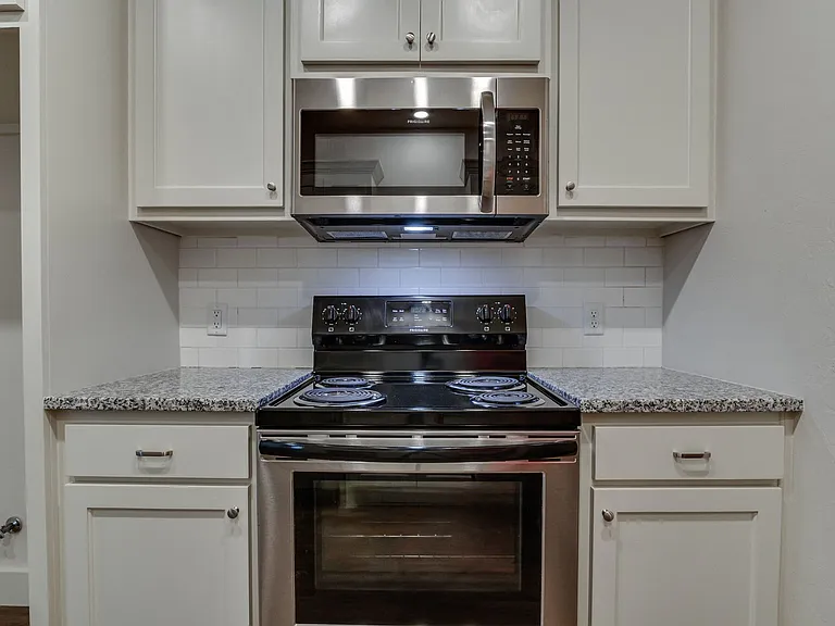 412 Chalk Hill Ct — Photo 18