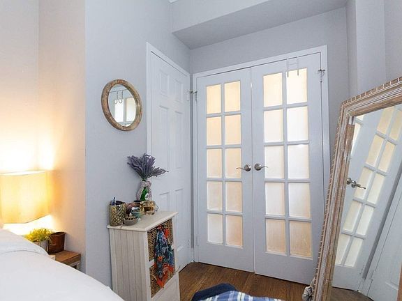 5th image of 209 E 14th St #2B