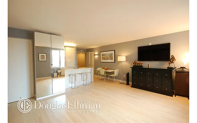 Sold by Douglas Elliman | media 22