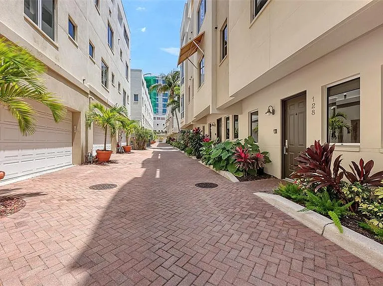 235 Cocoanut Ave #128E — Photo 4