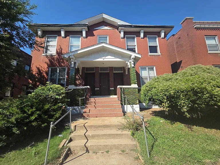 3451-3453 Iowa Ave — Photo 2