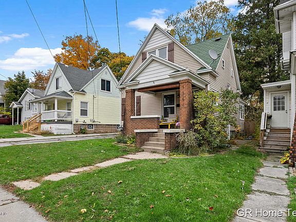 3rd image of 1364 College Ave NE