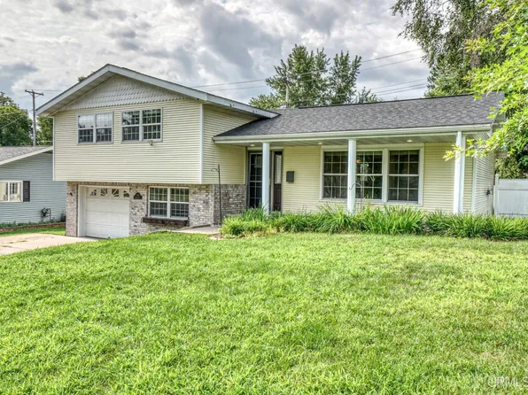 735 Brookfield St, Kingsford, MI 49802