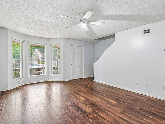 3rd image of 638 Waynes Ct SE