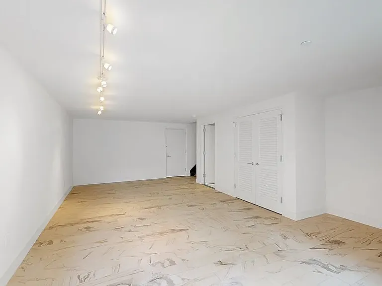 180 Franklin Ave #103 — Photo 5