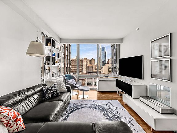 5th image of 225 W 60th St APT 15C