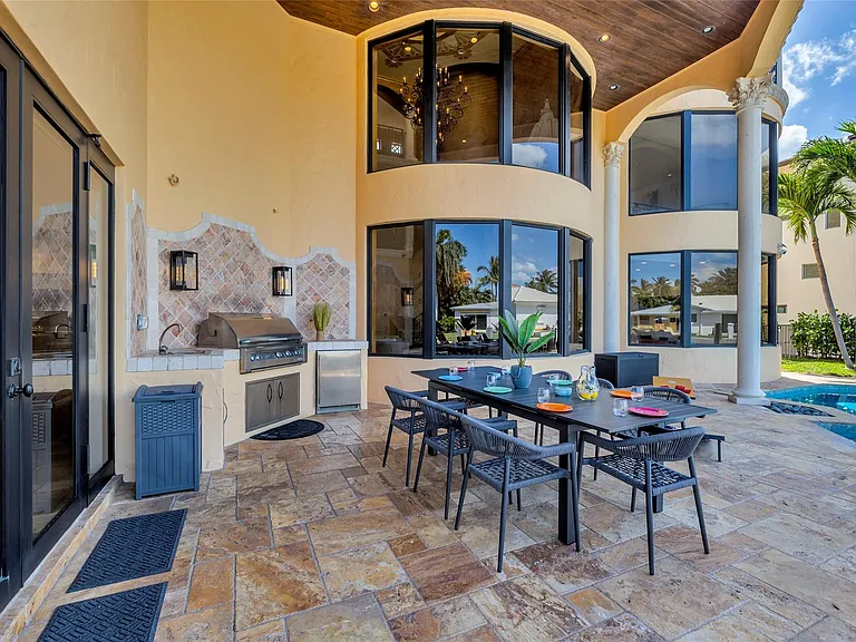 1011 Rhodes Villa Ave — Photo 11