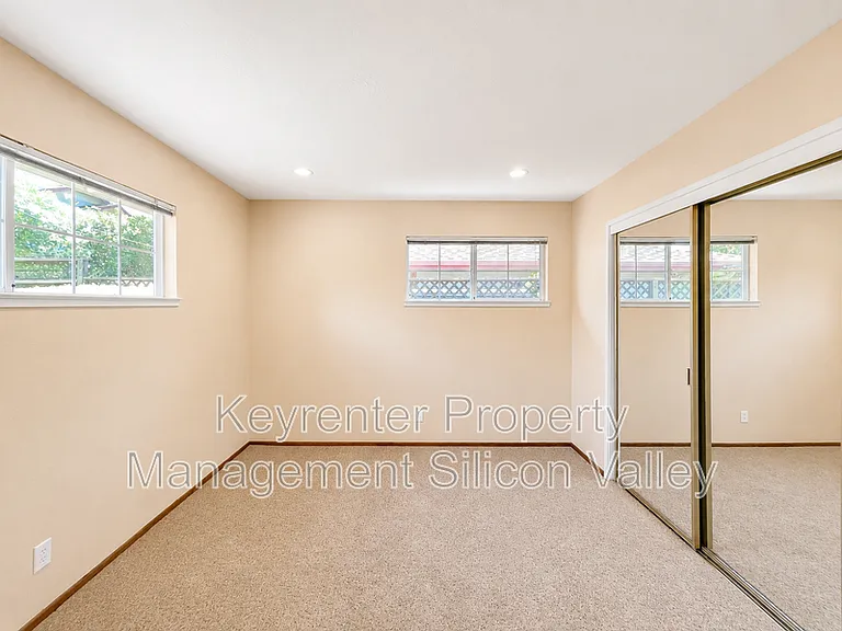 1114 Lynn Way — Photo 12