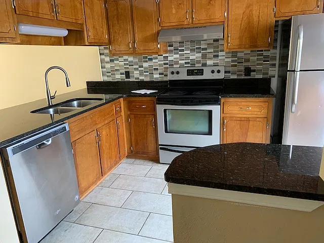 2 bed, 1.5 bath, 1200 sqft, $1,195 — Photo 4
