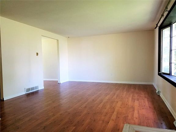 3rd image of 5377 Vineyard Dr