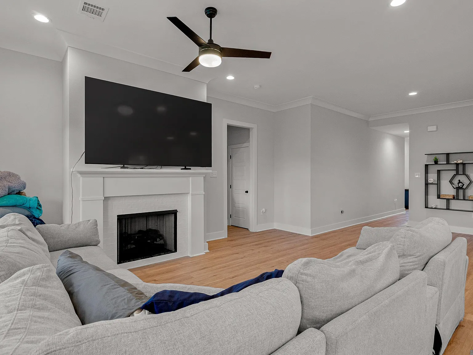 3 bed, 1789 sqft, $2,650 — Photo 4