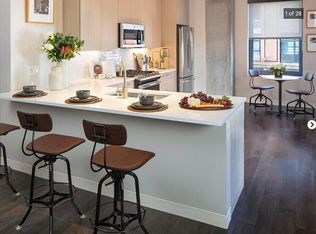 330 S Halsted St, Chicago, IL 60661