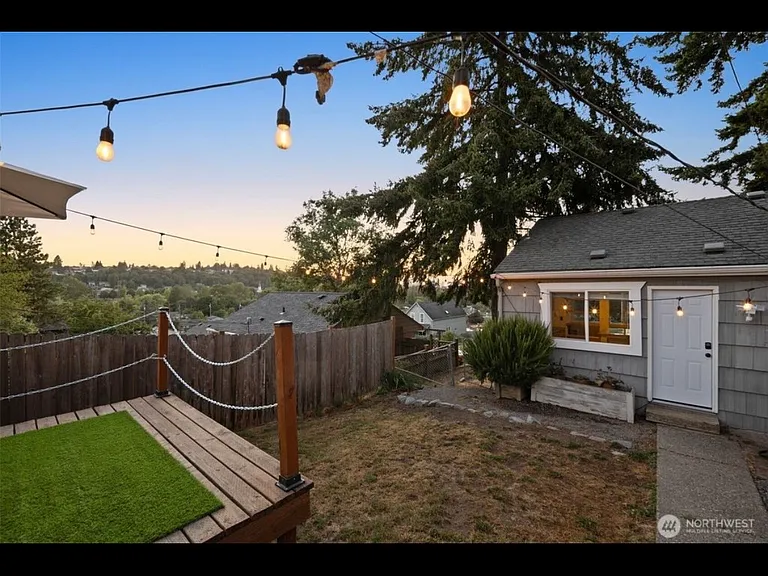 2036 E Morton St — Photo 10