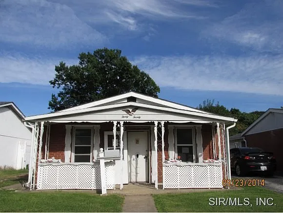 3020 Marshall Ave photo 1