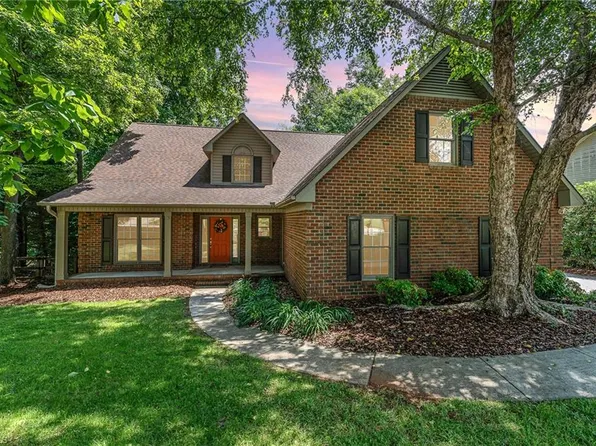 4335 Clovelly Dr, Greensboro, NC 27406