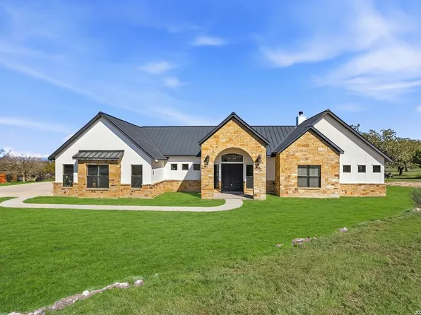 104 Juniper Ln, Boerne, TX 78006