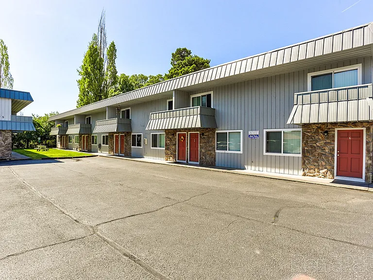 Arrowsmith Apartments — Photo 1