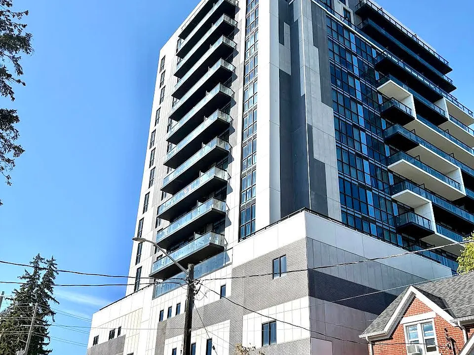 128 King St N #611