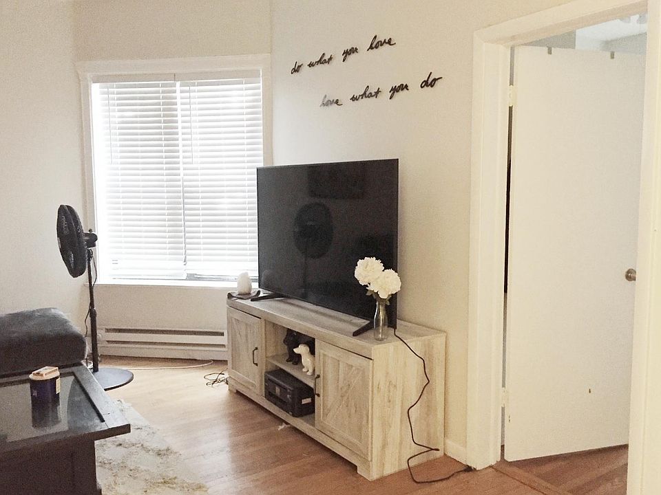 1st image of 915-23 W Waveland Ave #917-2C