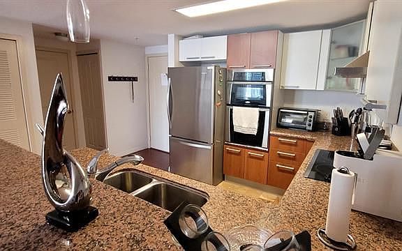 5th image of 170 SE 14th St APT 1806