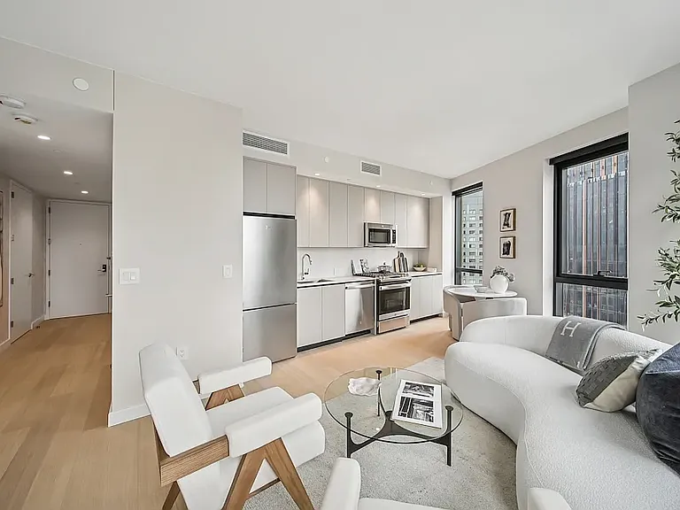 567 Fulton St #20M — Photo 2