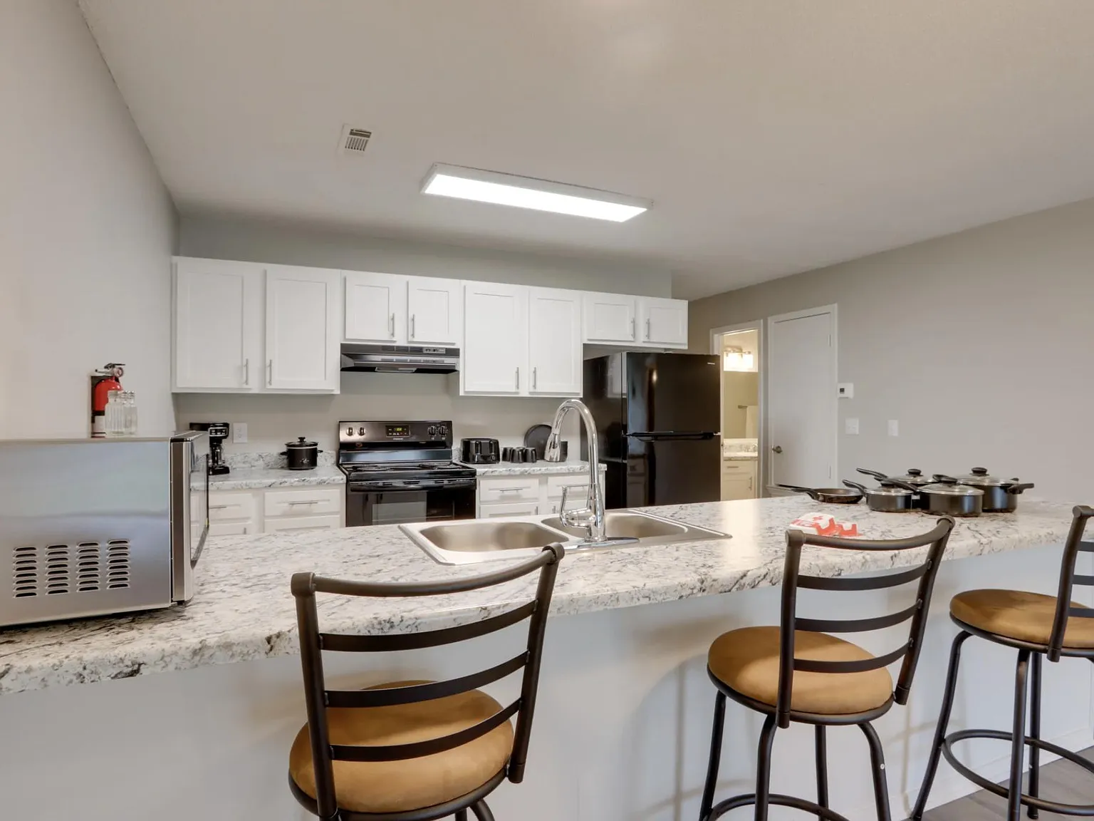 3 bed, 1400 sqft, $2,200 — Photo 4