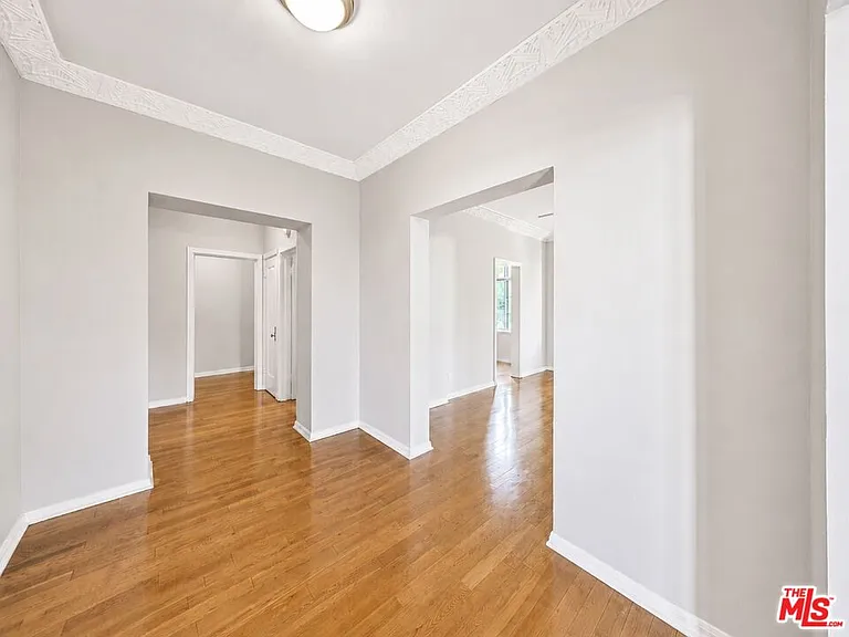 1314 N Hayworth Ave #303 — Photo 5