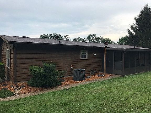 3rd image of 2455 Valley View Dr