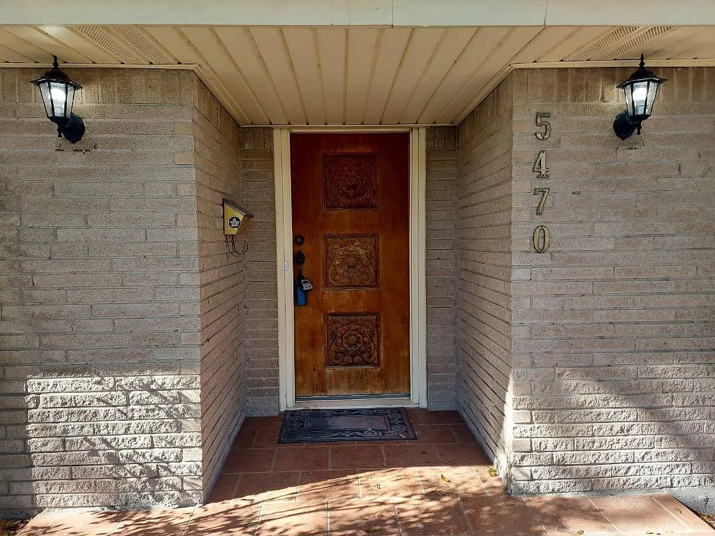 3 bed, 2.0 bath, 2098 sqft, $2,900 — Photo 2