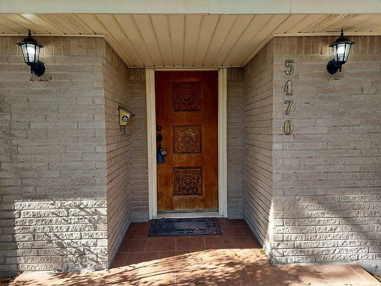 5470 Carew St — Photo 2