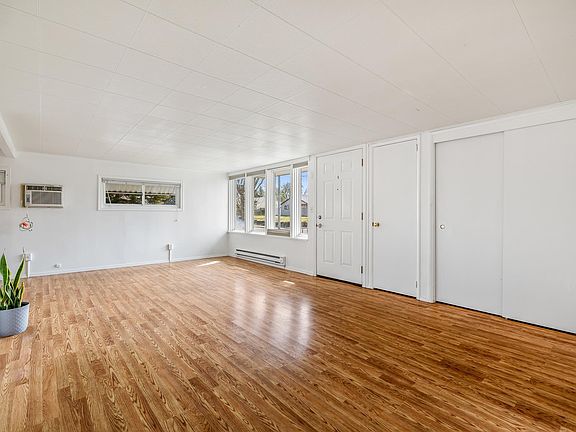 4th image of 1000 Sanford Ave