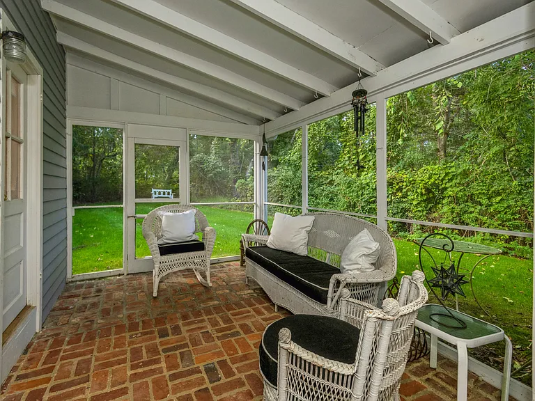 31 Wainscott Stone Rd — Photo 22