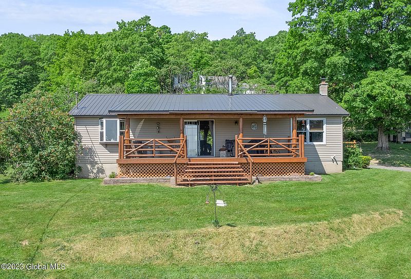 2nd image of 817 Clarksville Road