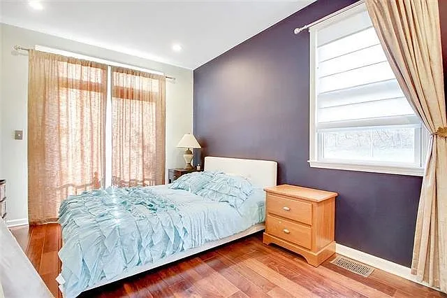 279 Roslyn Ct — Photo 6