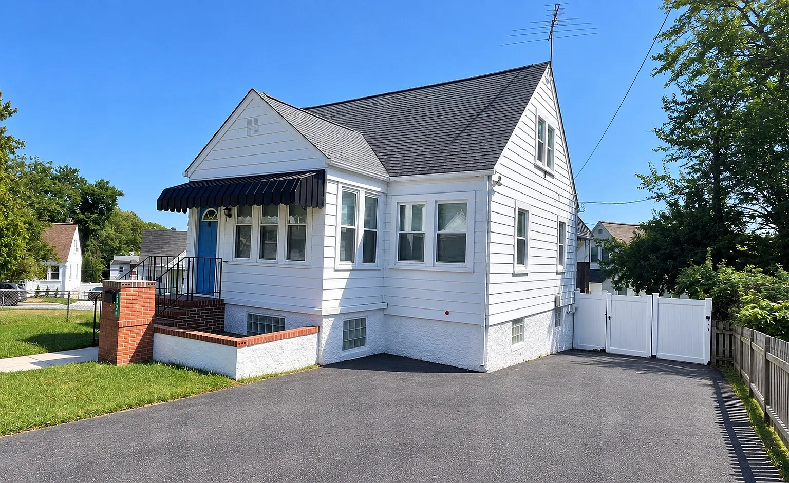 3 bed, 1080 sqft, $2,350 — Photo 1
